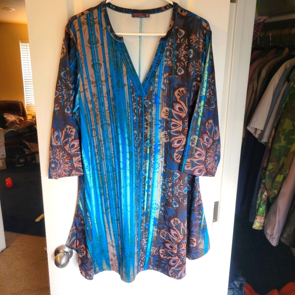 Azalea brand women's plus size 2X blouse. Like new condition longer top